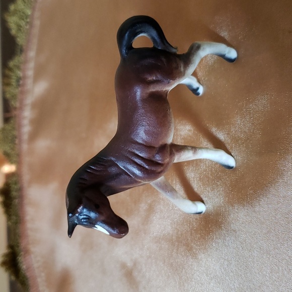 3 Horse Figurines - Picture 9 of 12